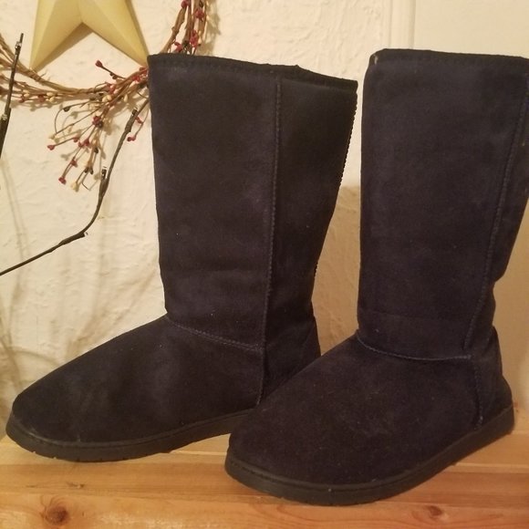 Boots - Picture 2 of 9